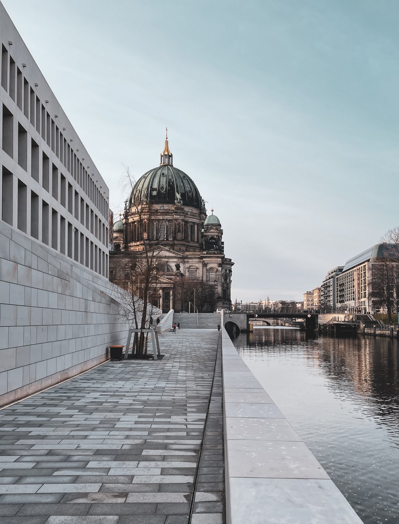 Die Spree mit Blick auf den Berliner Dom